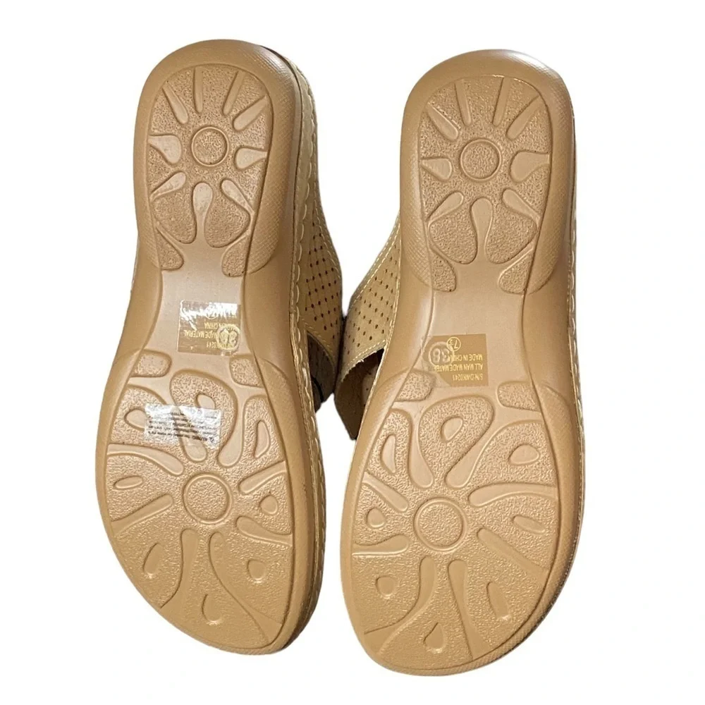 Atalira Women Tan‎ Perforated Thong Wedge Sandals Gold Buckle DWK0241 Size 7.5